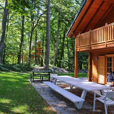 Сasa de vacaciones Spacious Chalet Located At Bomal